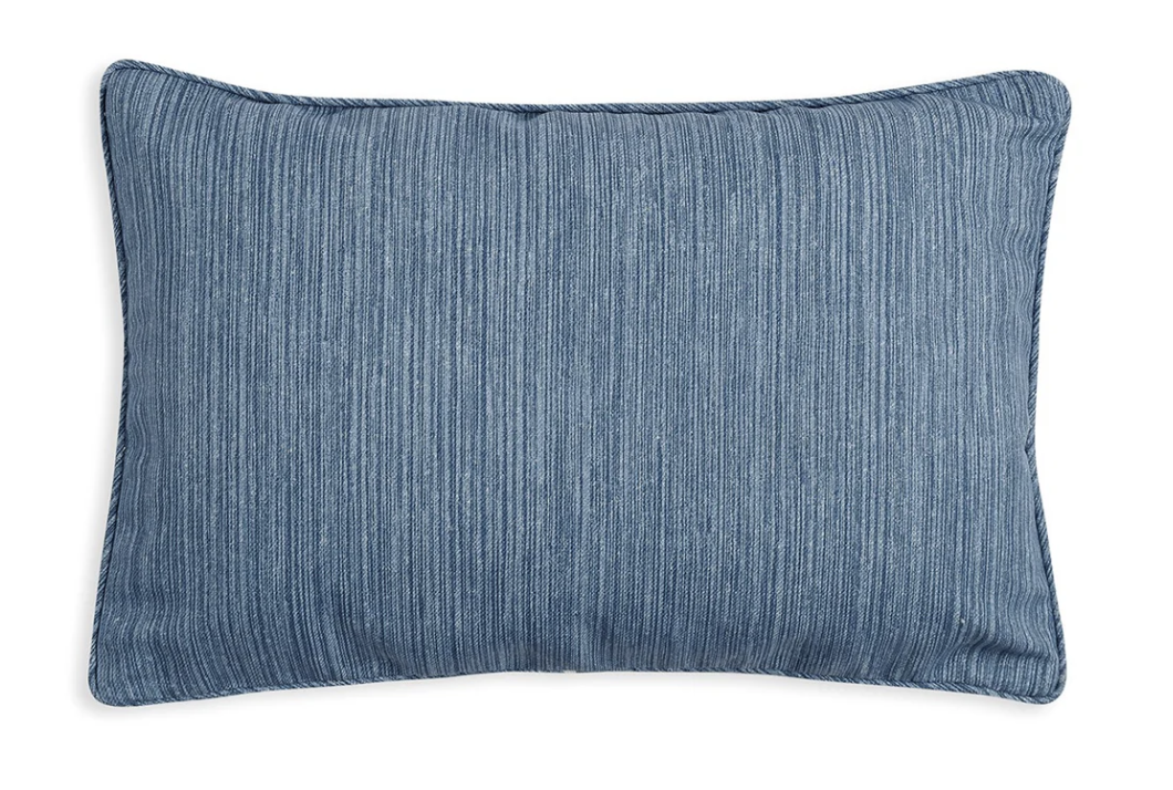Fermoie Strie Pillow